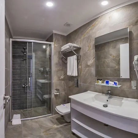 إنتل إسطنبول 4*